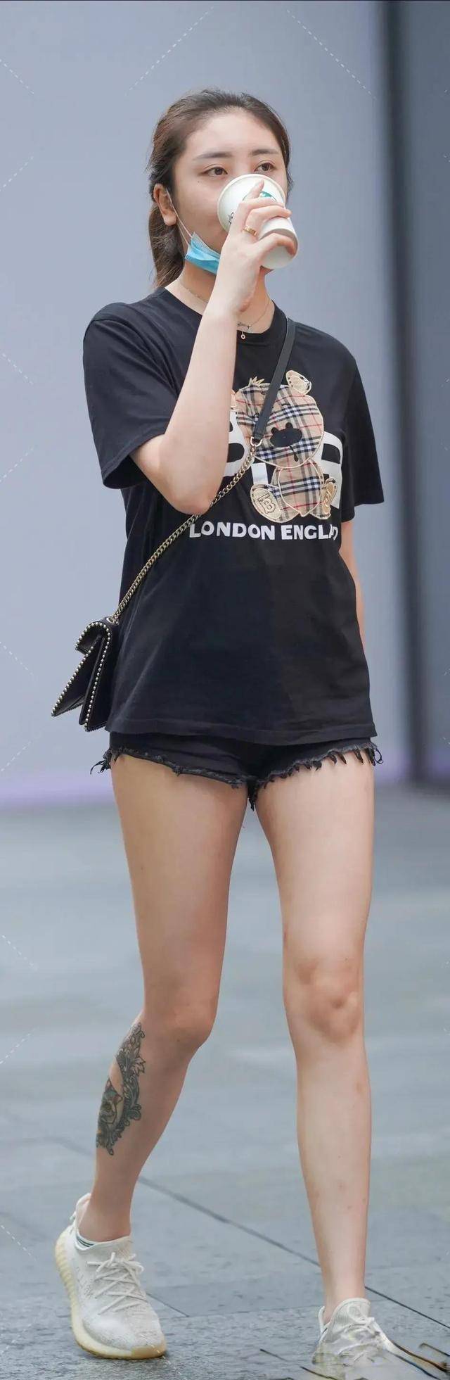 亮点 时髦美丽的鲨鱼裤穿搭尽显青春姿态，展示美丽小脚，灵活多变