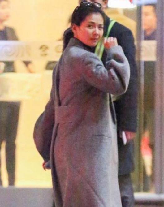 沧桑刘涛尽想着美颜成少女，实际本人很黑又壮实，没营销的那么漂亮！