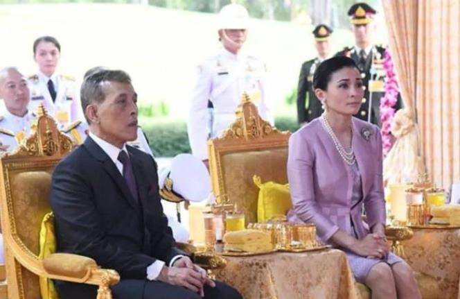 海报|泰国“全家福”海报亮相,三位子嗣悉数登场,西拉米尽显正宫风范