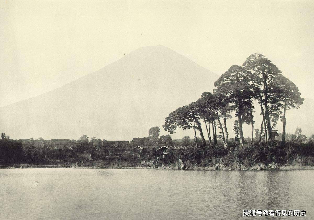 老照片 百年前的日本富士山 日本人的圣地