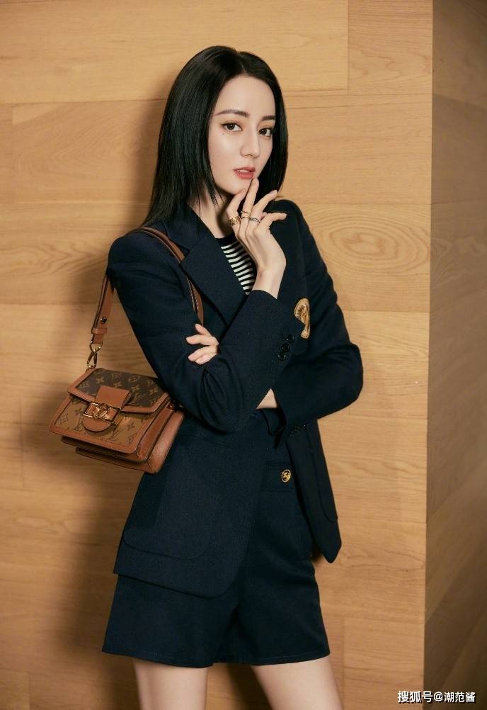 显得 “紧急外套”准备好了吗？学会这样穿百搭又藏肉，赢过韩剧女主