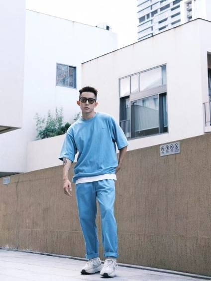 卫衣 慢跑好季节阿迪达斯带你做最靓的仔