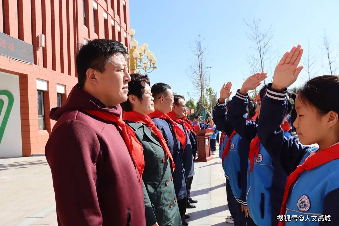 禹城:徒骇河小学举办第二届大队委授牌活动