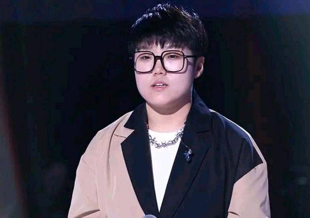 总决赛|《中国好声音》官方发布总决赛新版海报，C位换人但她很难夺冠