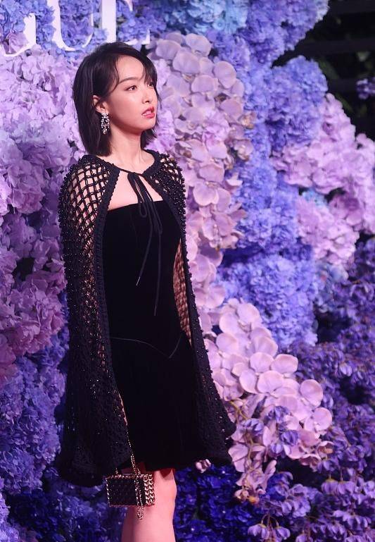 周冬雨 VOGUE红毯，杨幂童瑶换发型翻车，汤唯压轴性感出圈，宋佳胖变形