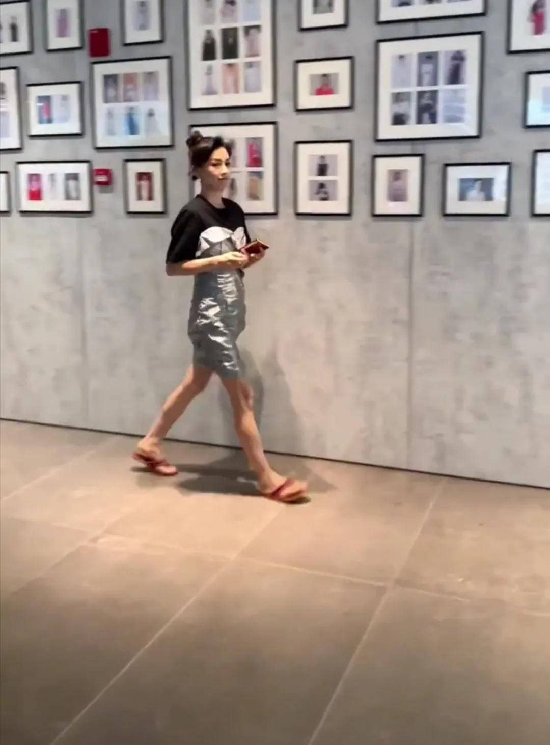 脸颊张庭尽想着穿的少女，这脸颊都凹陷没了胶原蛋白，是老阿姨了！