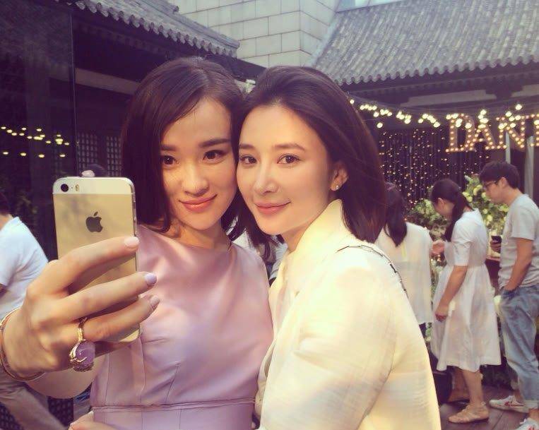 身材 网友海边偶遇杜江一家?霍思燕身材明显发福,与杜江形成鲜明对比