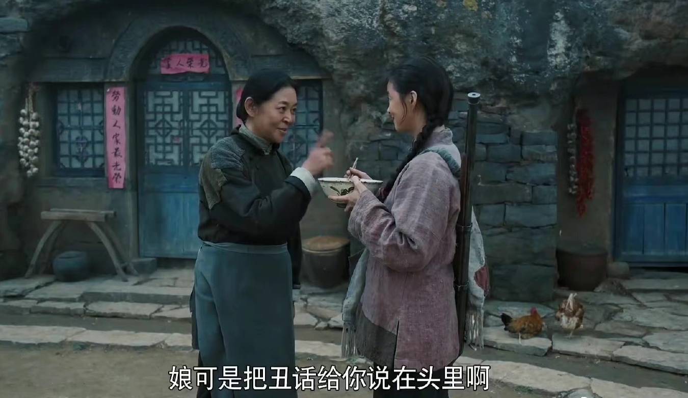 道具|《功勋》曝倪萍蒋欣戏外花絮惹人爆笑，但戏内深夜相拥却让人泪目