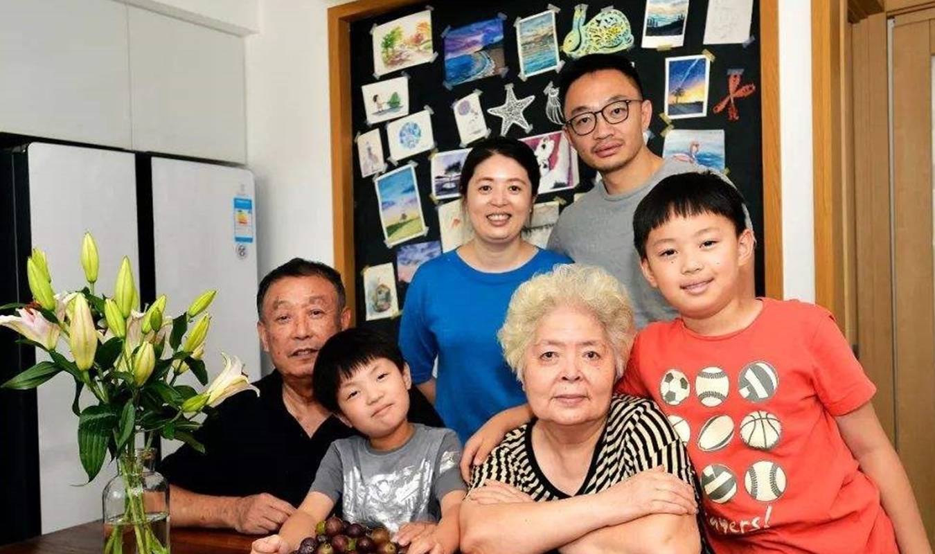 当家庭中出现这4个征兆 可能是富贵生活的开始 有一个也挺好的 孩子 新闻时间