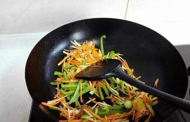 蔬菜|早餐吃口袋饼吧，想吃啥就装啥，不用油更健康，1分钟1个，简单