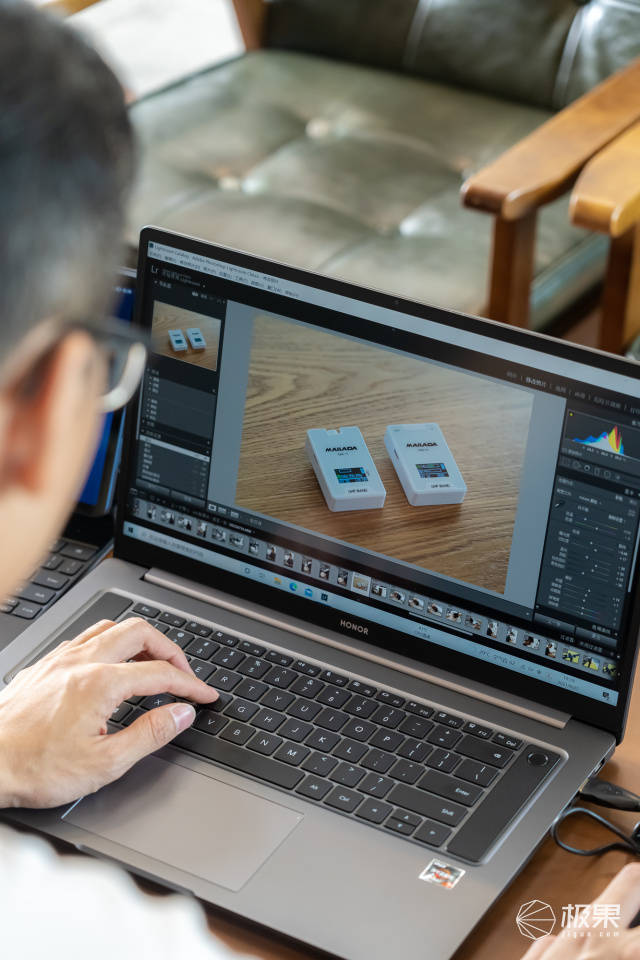 Pro|工作随时随地高效输出，数码博主出差途中也能过过“手”瘾