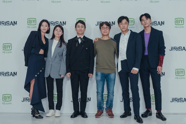 身材 全智贤形象突破大变样！穿露脐装现身发布会，走性感风告别乖乖女