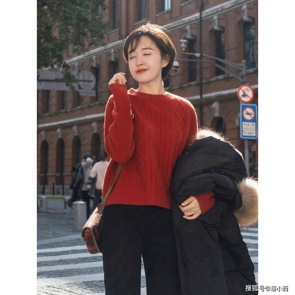 下装 建议中年女性多备这3件单品，轻松解决秋冬搭配烦恼，优雅又自信