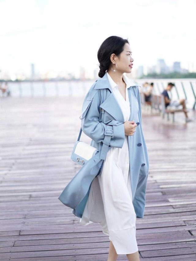 颜色 每一种风衣都有不同的搭配方法，也都有不同流行的颜色