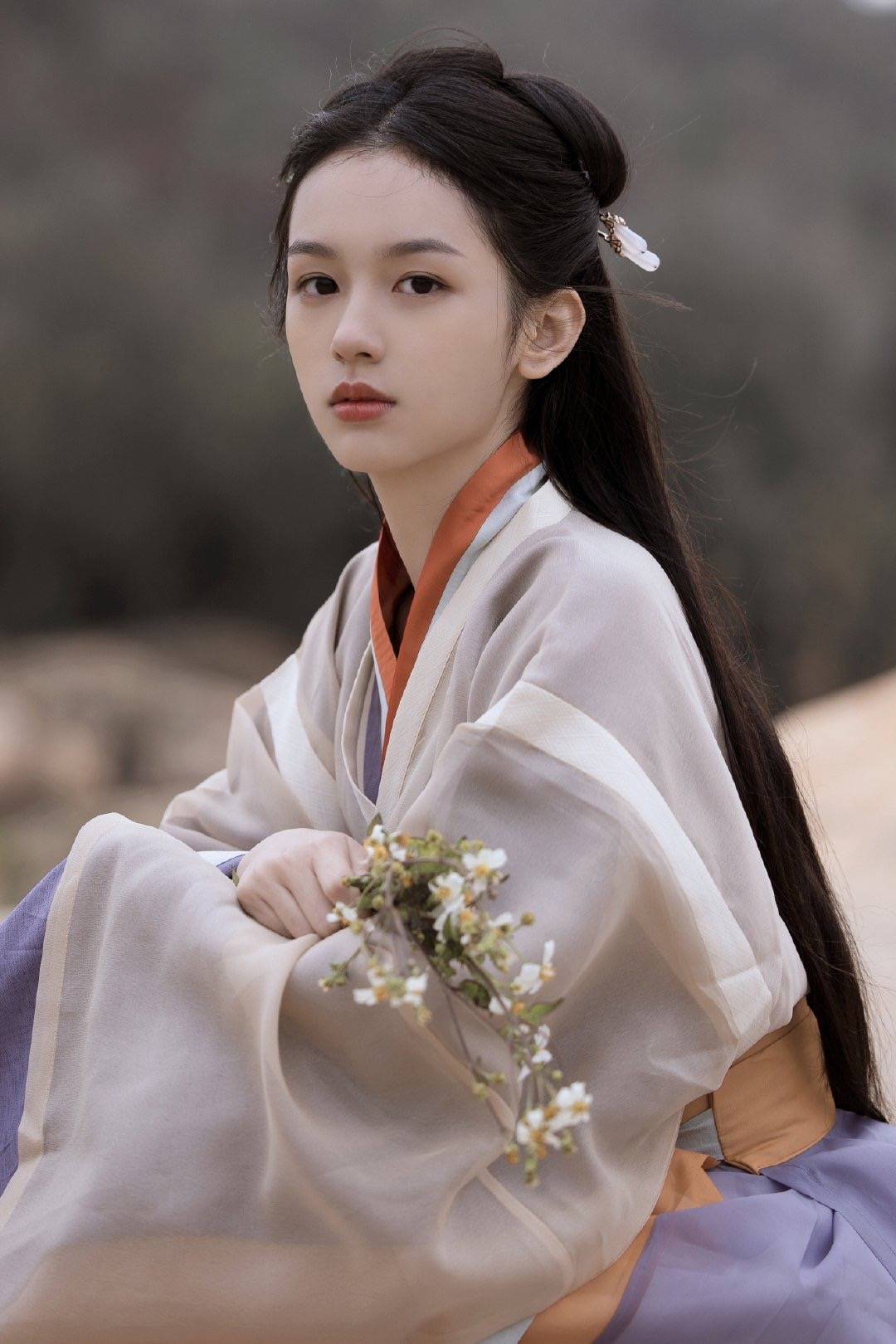 恋情橘子晚报：他恋情曝光，不是之前的小三？齐刘海的杨紫长这样？