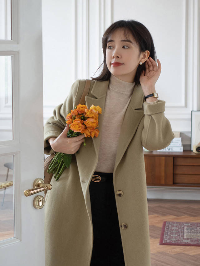 逐渐降温 降温了的秋冬，大衣搭配牛仔裤简约又洋气，让你美出圈了！