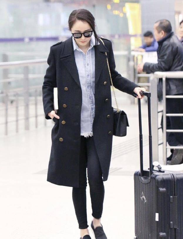 仙女 穿大衣的季节，黑色最有腔调，显瘦显气质效果翻倍