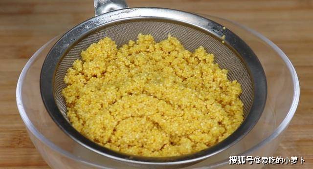 水大叔|把一碗小米倒进滚烫油锅，瞬间变美味，真是高手在民间，厉害了