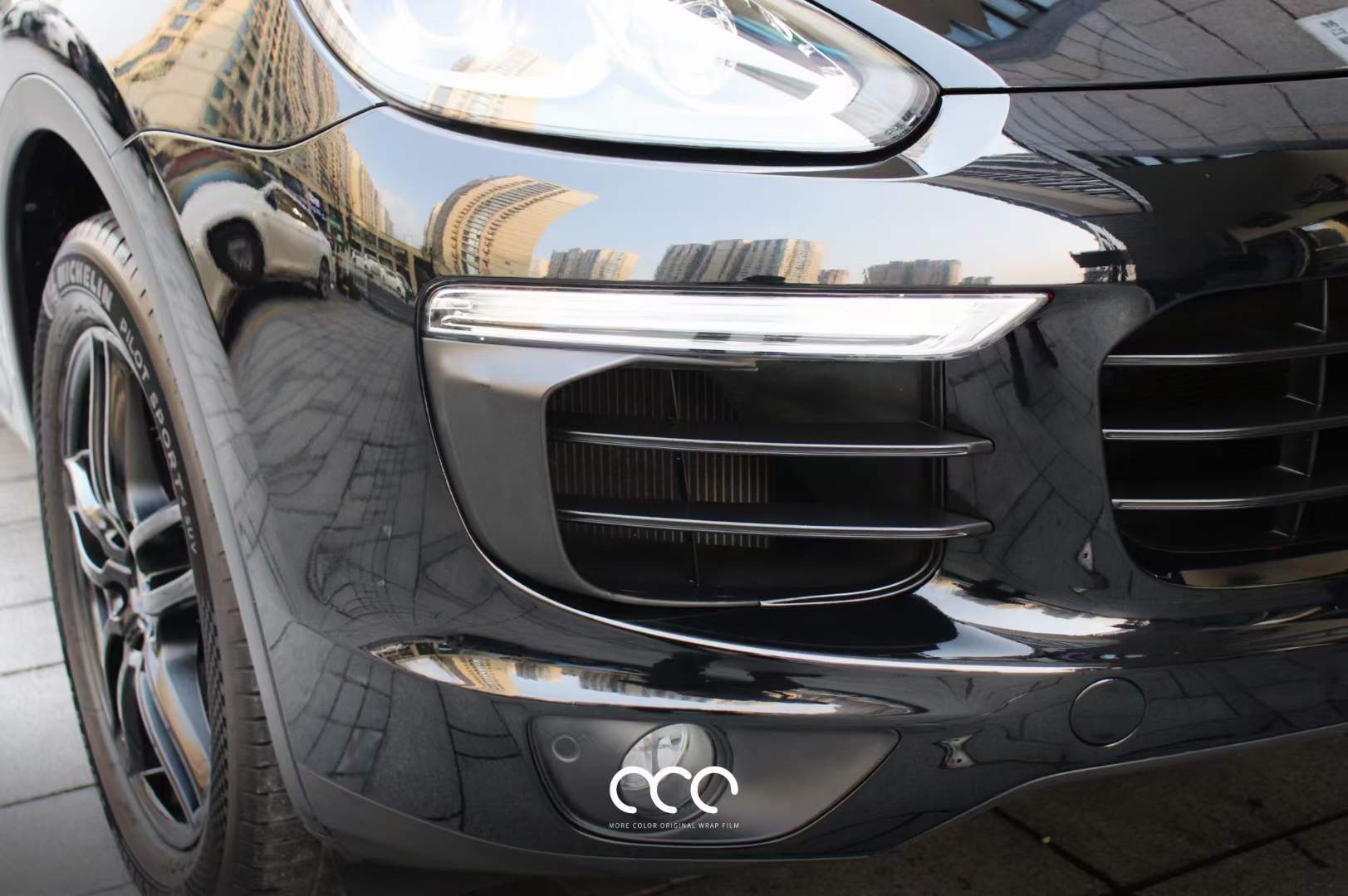 保时捷汽车漫彩改色膜 pet钢琴黑