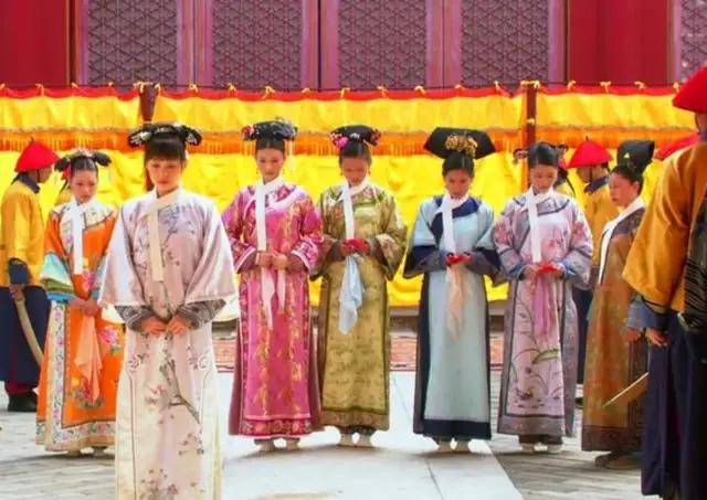 高跟鞋 当代女性“酷刑”之首，终于要消失了？