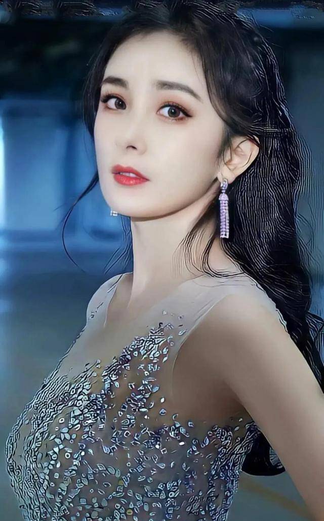 眼睛身为85花的杨幂，为什么还被人称为少女？