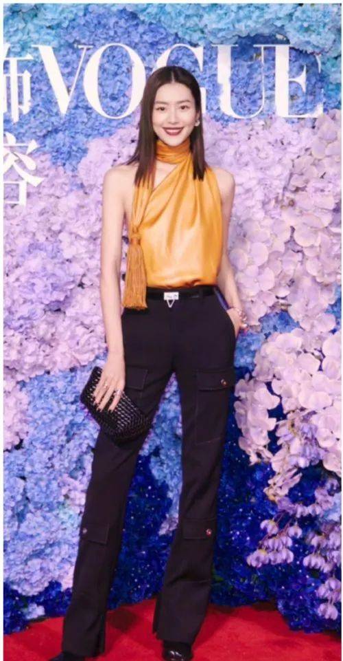 拉锯战女明星红毯拉锯战，三套高定、三套超季，从礼服看出咖位