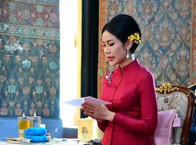 海报|苏提达缺席，泰国后宫现“十美”海报，新面孔与诗妮娜平分C位