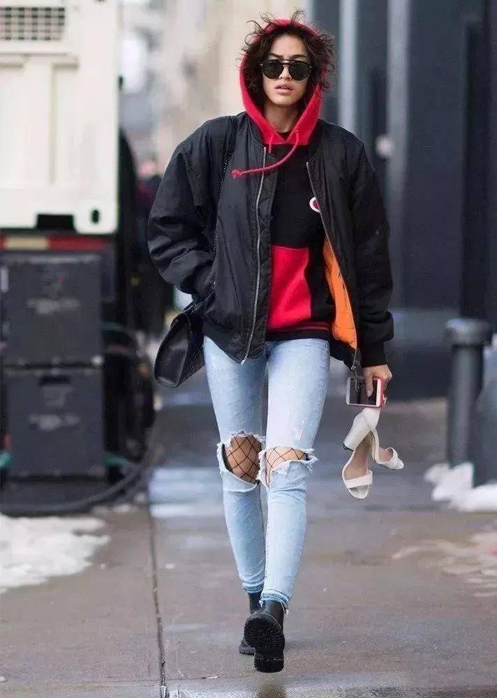 显得 秋冬卫衣怎么穿时尚又保暖