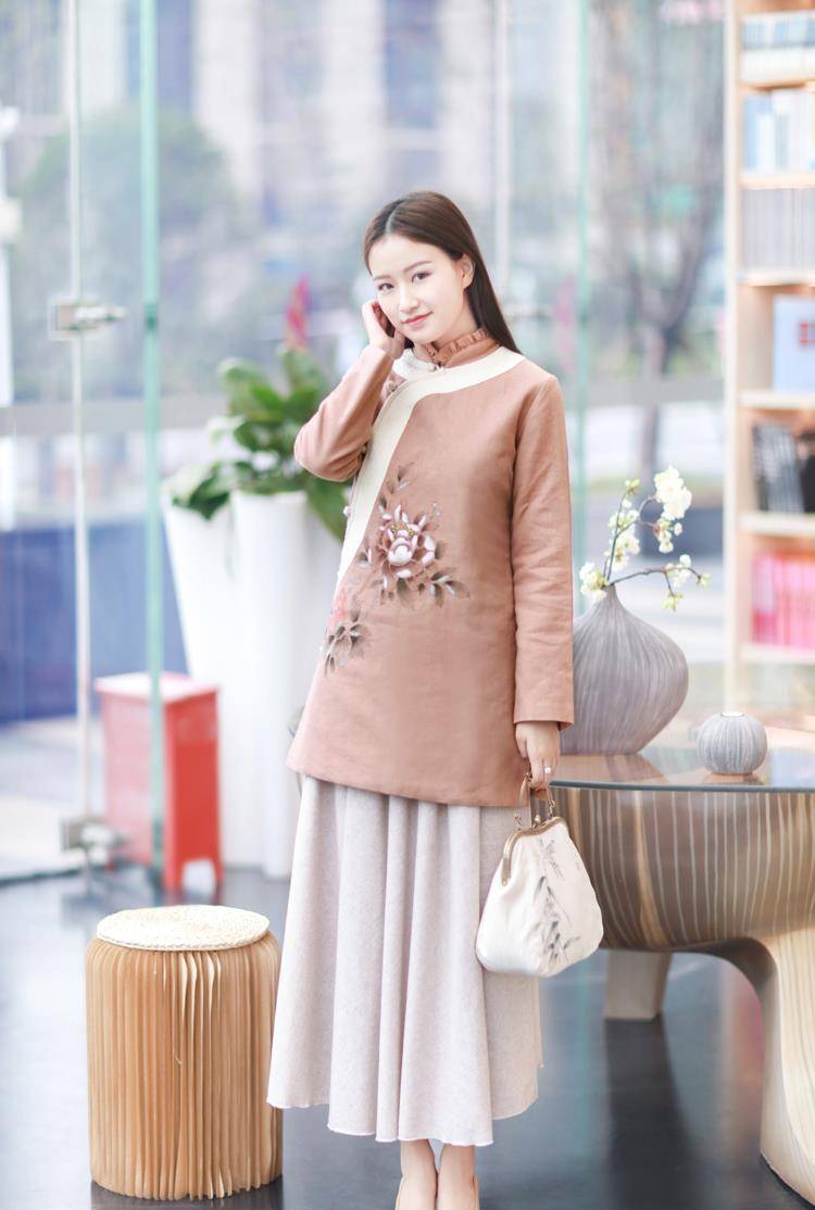 带着 曾被你嫌弃的棉袄，如今却美到犯规，冬天这样穿，美成初恋模样！