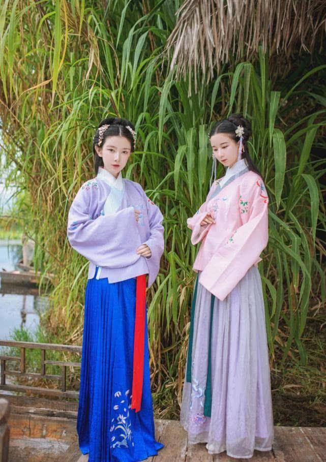 传统 穿错汉服上街被嘲笑,不懂得传统服饰的穿戴,就是不懂汉服的美