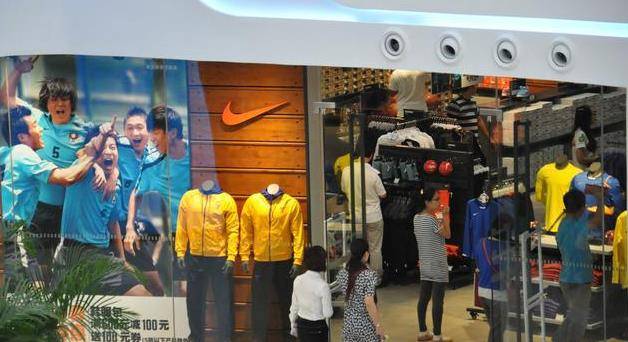 品牌 丑化国人!耐克高调宣传眯眼模特遭全网抵制,刘强东做法大快人心