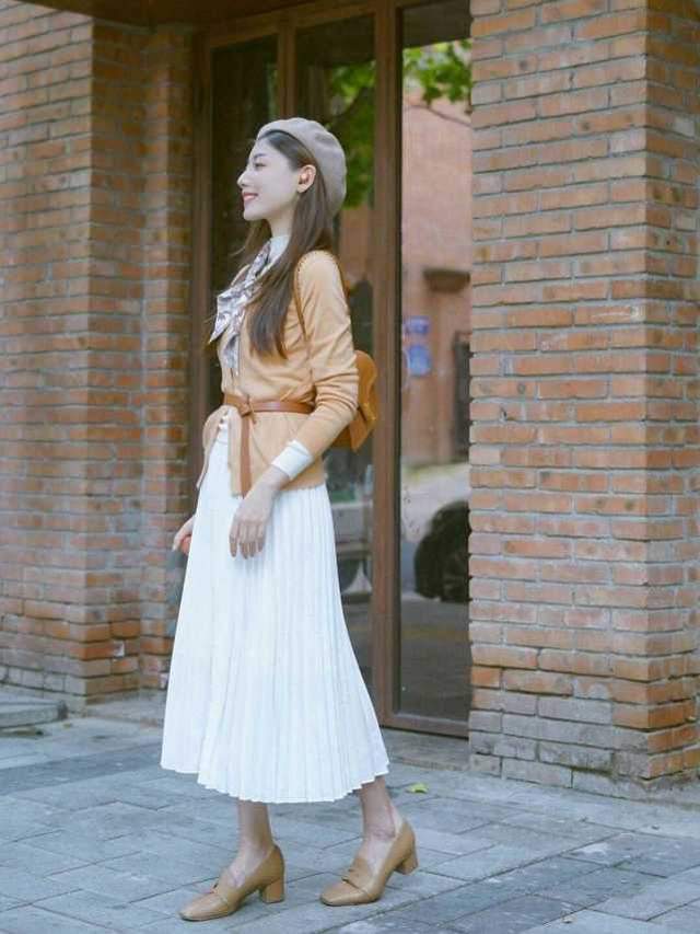 身材 百褶裙你穿对了吗？配上这几件上衣温柔又时髦，还能提升气质感