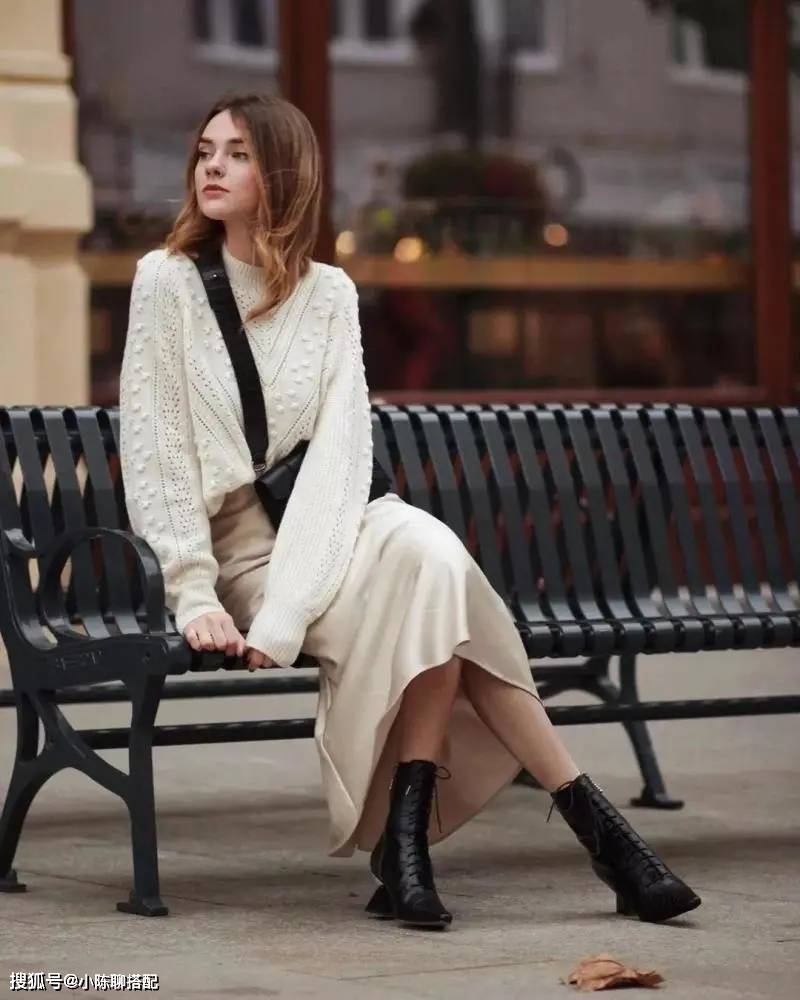 款型 毛衣+半裙,毛衣+烟管裤=今秋时髦搭配,可气质可温柔