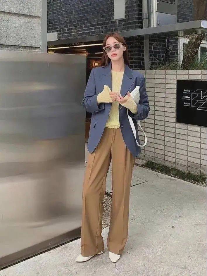 设计 关晓彤的身材一般人学不来，西服下全是美腿，宁波女孩：实在太养眼！