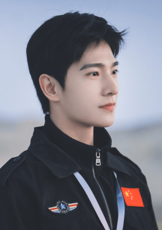 节目组|《青春环游记3》角色扮演，看到杨洋的装扮，网友：节目组太损了