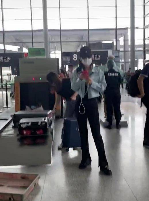 飞机场女生外号 2ee5d09dc81a45c1ad5a9f25b30121e4.jpeg