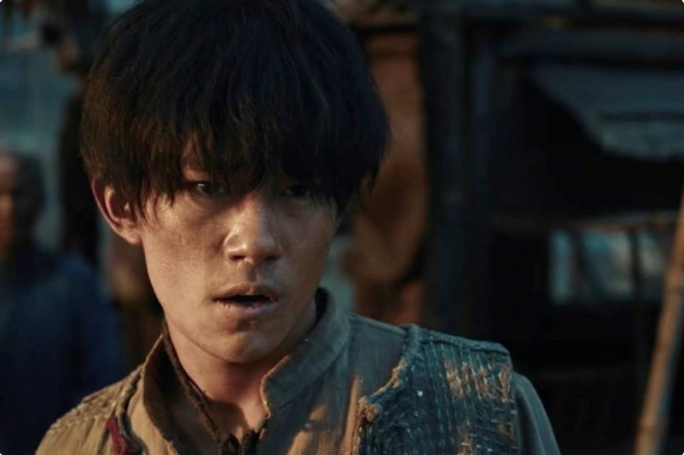 围巾|《长津湖》:女孩送千玺围巾,看似多余的剧情,却并没有那么简单