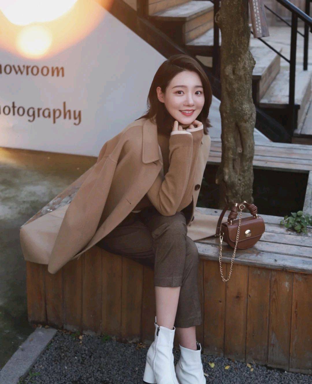 风景线 谁说穿基础款不好看的?只要会搭配,轻松成为街角的靓丽风景线