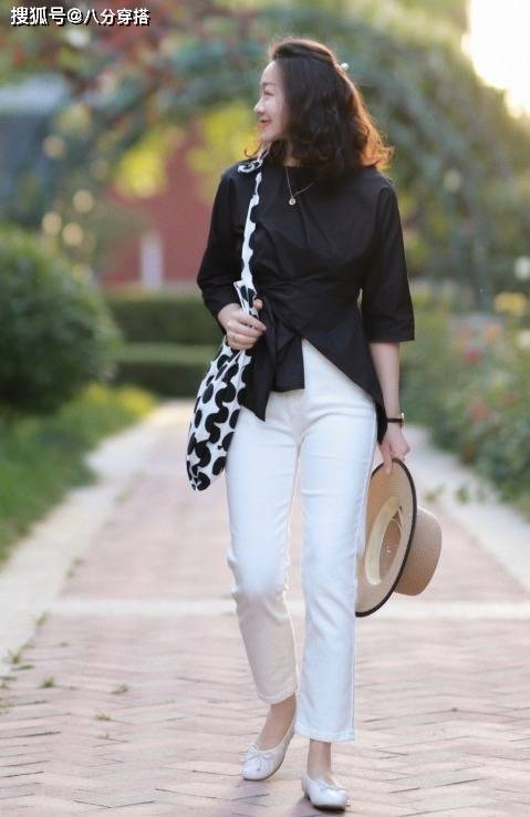 高跟鞋 穿啥小黑裤,今年“小白裤”才受宠,时髦百搭不挑人,咋穿都洋气