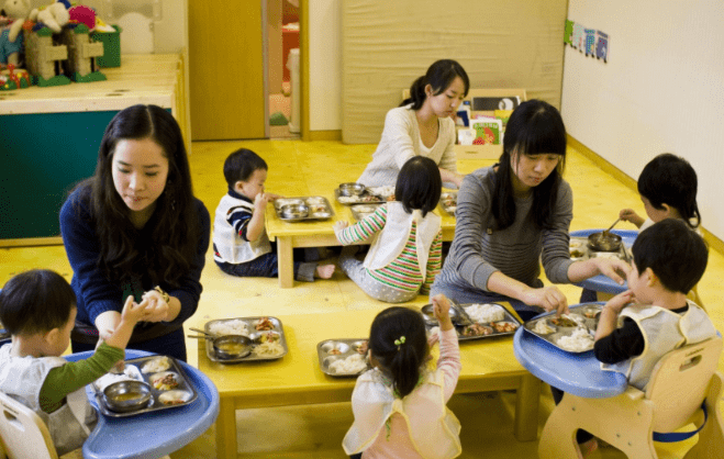 家长|公立和私立幼儿园差距不是一般大，小学二年级会爆发，家长别选错