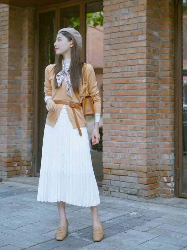 身材 百褶裙你穿对了吗？配上这几件上衣温柔又时髦，还能提升气质感