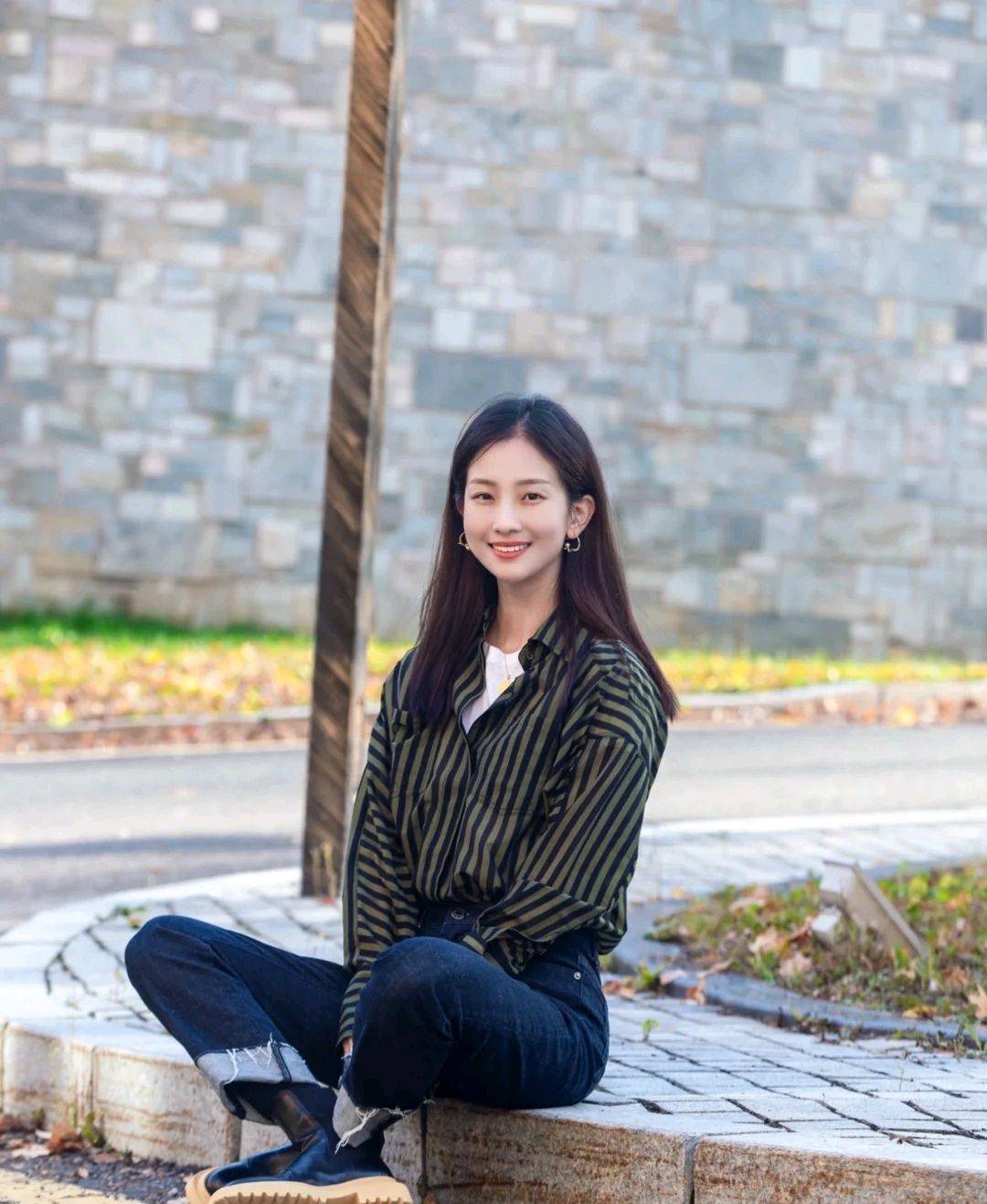 风景线 谁说穿基础款不好看的?只要会搭配,轻松成为街角的靓丽风景线