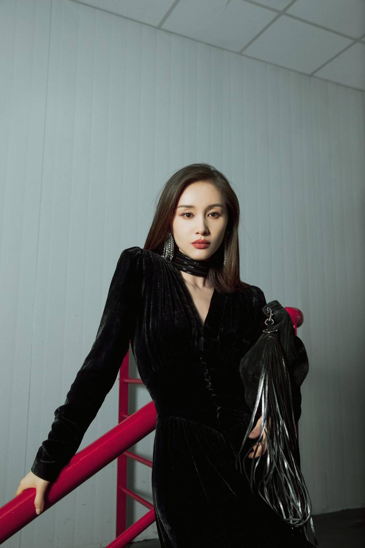 小个子 1米59的中年女人，都该学学王子文穿连衣裙，显瘦显高还有大气场