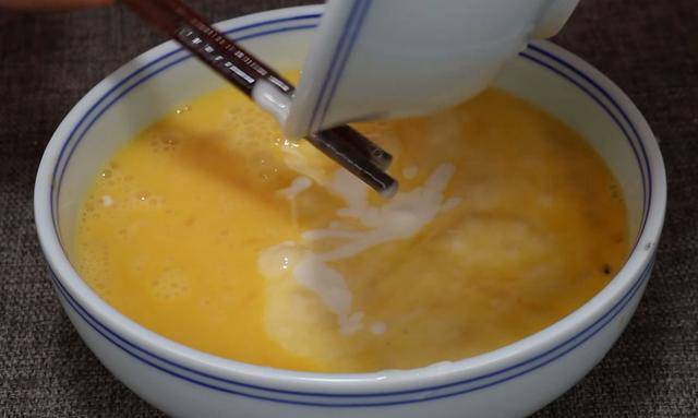 水大叔|鸡蛋自从学会这做法,我一家一周做5次,5个做一锅,上桌就光盘