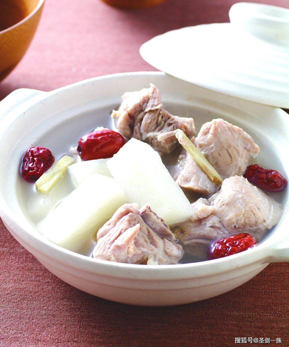 排骨汤的家常做法推荐最简单好吃 d5727a93efbc4db09fcbccd5290995f5.jpeg