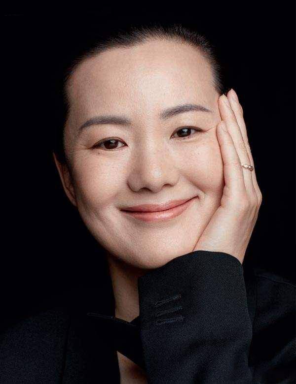 体重鞠婧祎的直角肩、精灵耳bm风，女性们在容貌上越来越焦虑！？