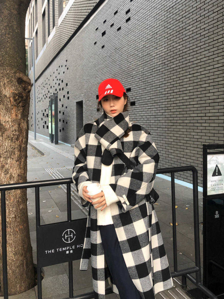 毛衣 格纹大衣的穿搭，看起来干净利索