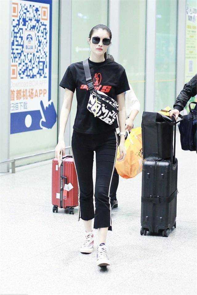 那何 何穗这腿是有多长？九分裤竟穿出七分裤既视感，大长腿真的好吸睛