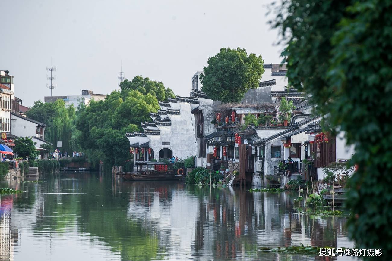 中国适合养老的6个绝色古镇，秋天如诗如画，你最喜欢哪一个？