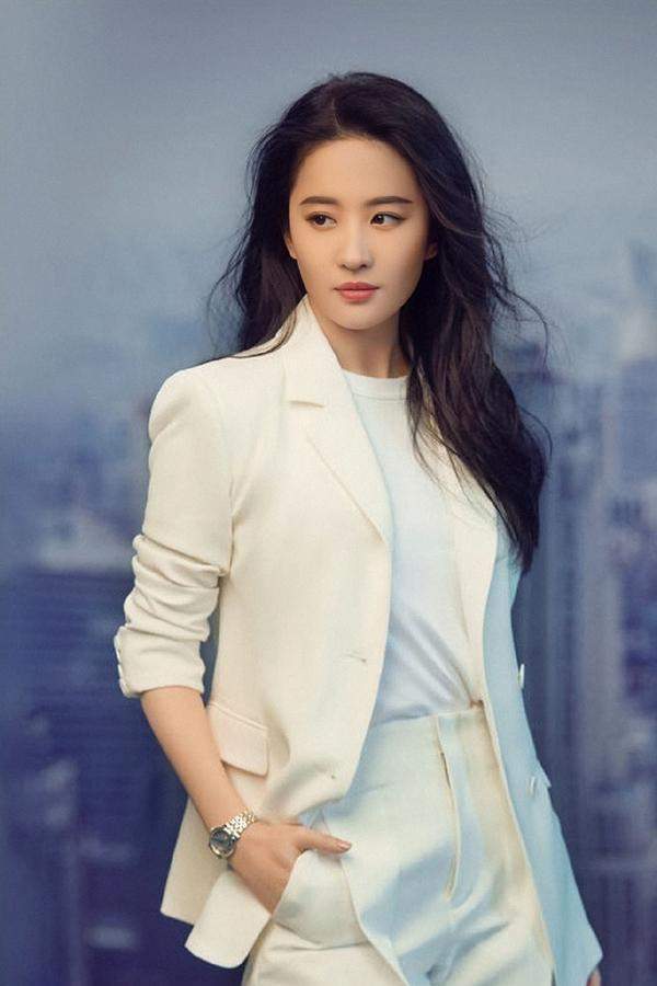 职场 好看到爆!从一线女星正装看职场穿搭